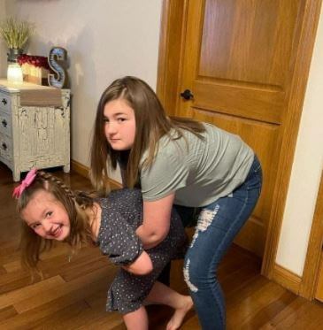Leah Leann Shirley with her sister Emilee.